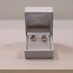 Blomster ørestikker i sølv