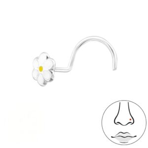 næsepiercing med marguerit blomst