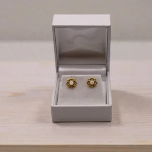 Blomster opal ørestikker (Forgyldt)