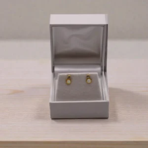 Opal & zirkon ørestikker i forgyldt sølv